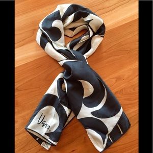 Vintage Vera Neumann Black & White Silk Sc…